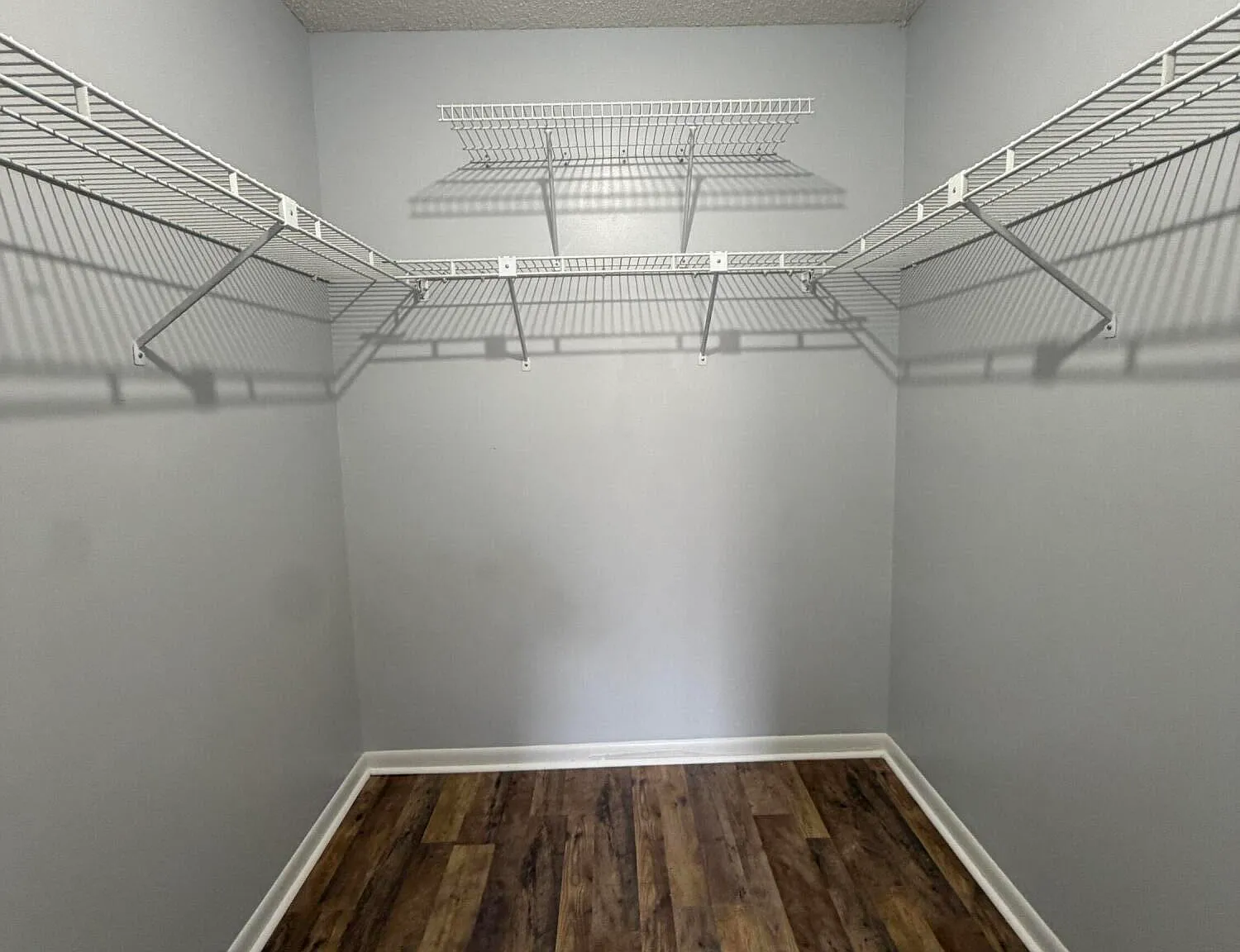 4 bed, 2.0 bath, 1860 sqft, $2,450 — Photo 4