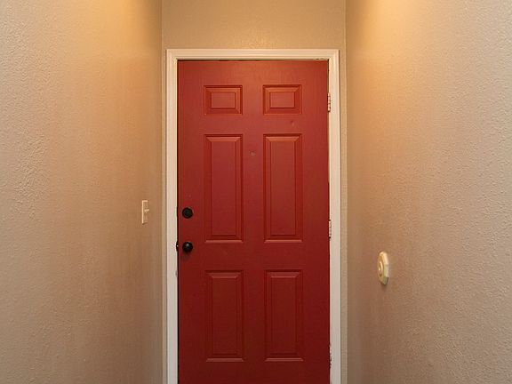 Foyer - ceramic tile floor