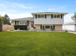 7821 W 99th St, Palos Hills, IL