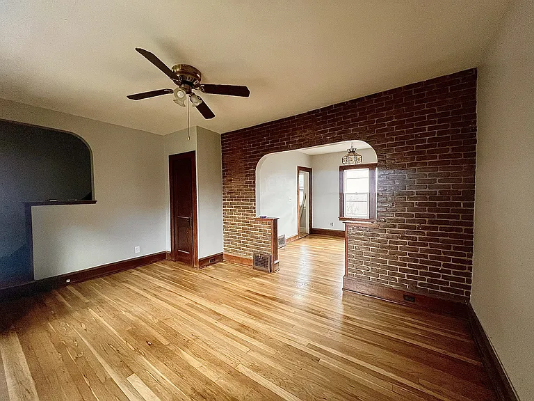1909 Broadview Ct — Photo 3