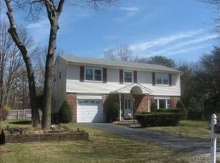 23 Green Pl, South Setauket, NY 11720