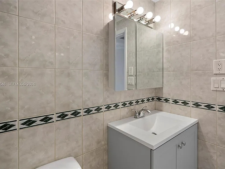 400 Kings Point Dr #606 — Photo 16