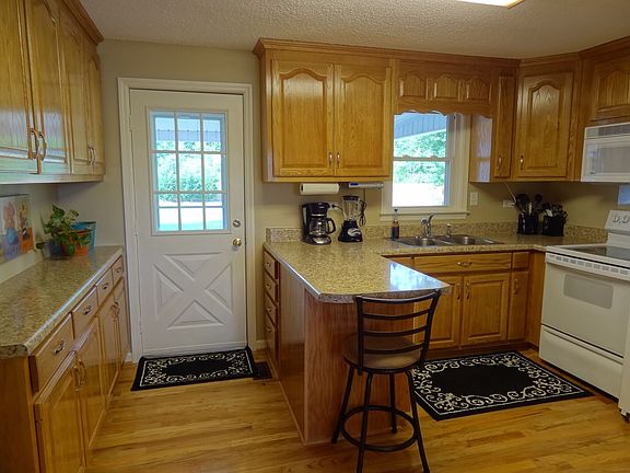 New Counters & Custom Cabinets