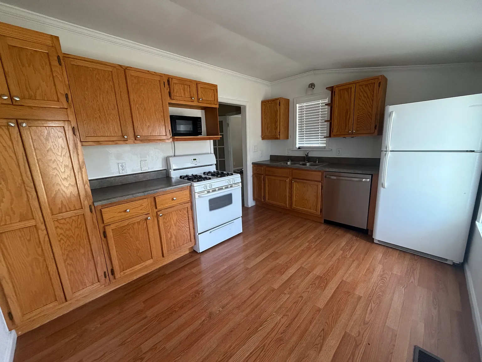 1 bed, 663 sqft, $1,100 — Photo 2