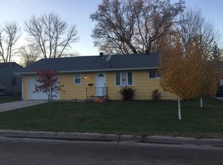 215 11th Ave, Enderlin, ND 58027
