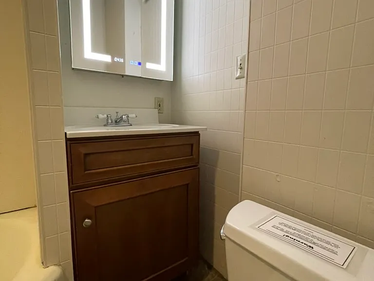 725 Grace St — Photo 10