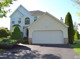 25 Terrier Pl, Kendall Park, NJ