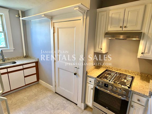 2nd image of 136 Arborway APT 5