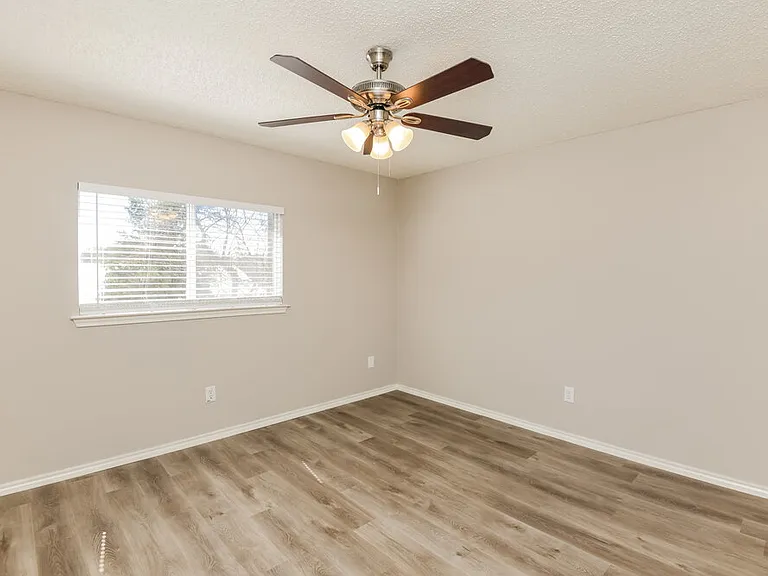 720 King St — Photo 15