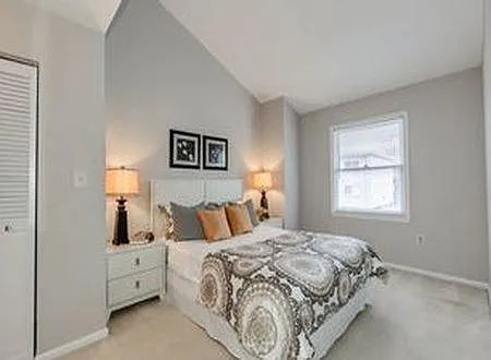 Master bedroom with queen size bed
