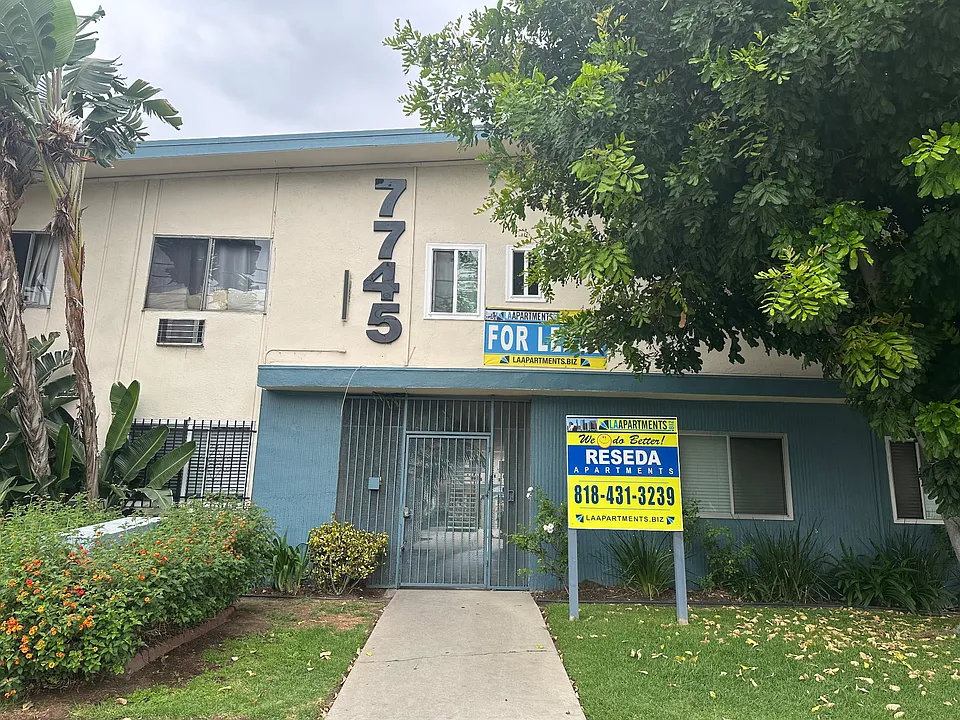 7744 Reseda Blvd #18