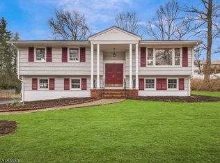53 Academy Cir, Oakland, NJ 07436