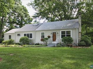521 Connie Ave, Franklin Lakes, NJ 07417