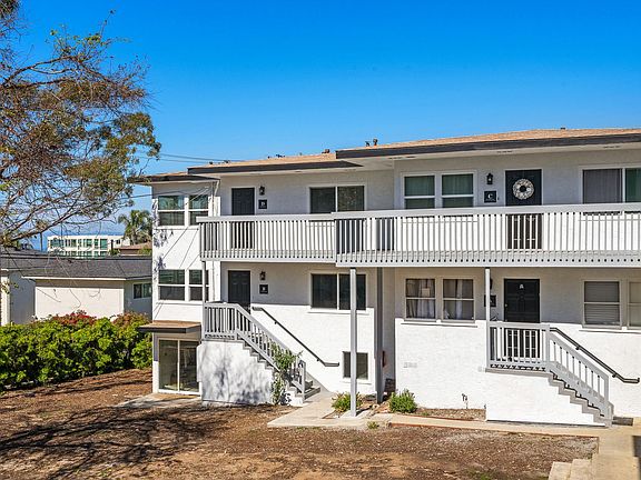 3rd image of 305 Calle Miramar APT B