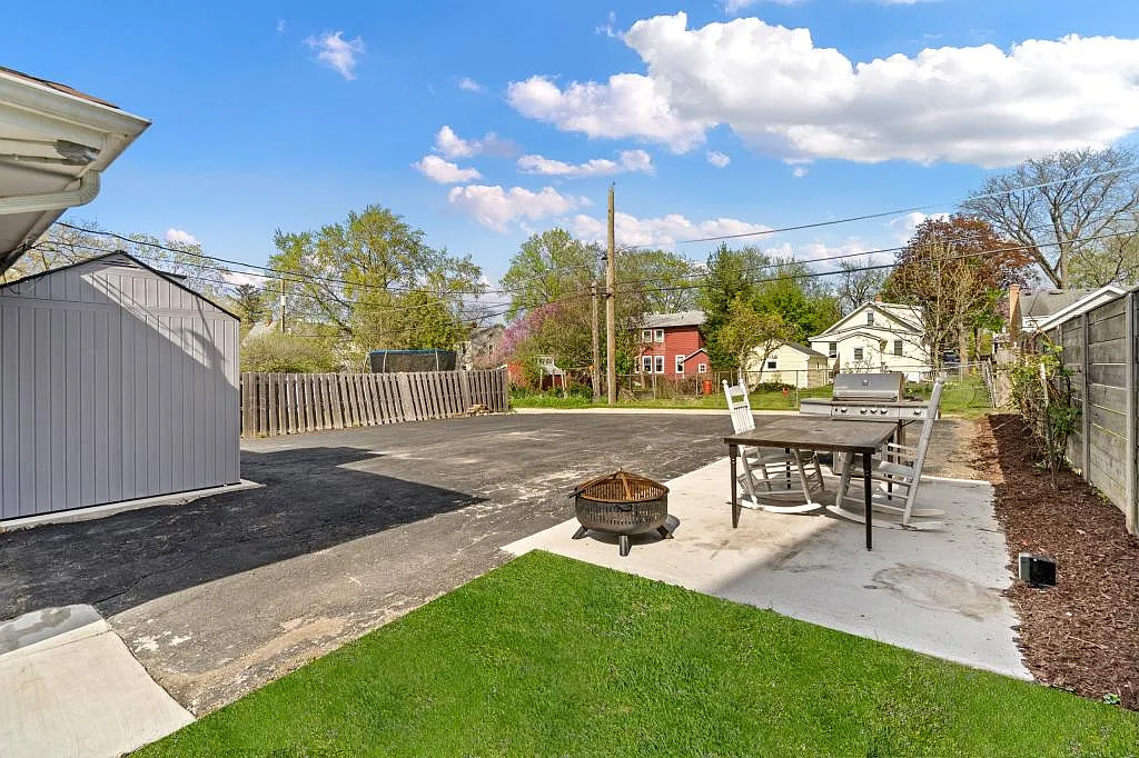 4923 Prospect Ave — Photo 4