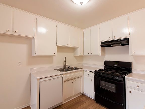 4th image of 10827 Morrison St #205