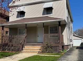 2031 Robin St, Lakewood, OH