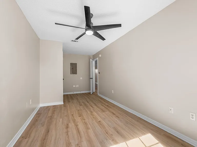 648 Virginia Oak Ct — Photo 9