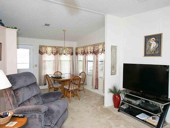 3rd image of 323 Kiwi Dr