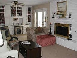 5th image of 920 Bedford Ct W