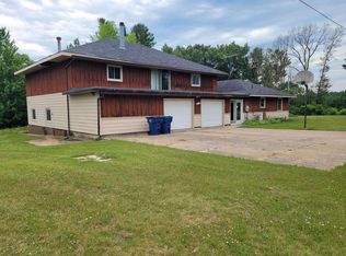 N2910 Teddy Bear LANE, Waupaca, WI 54981