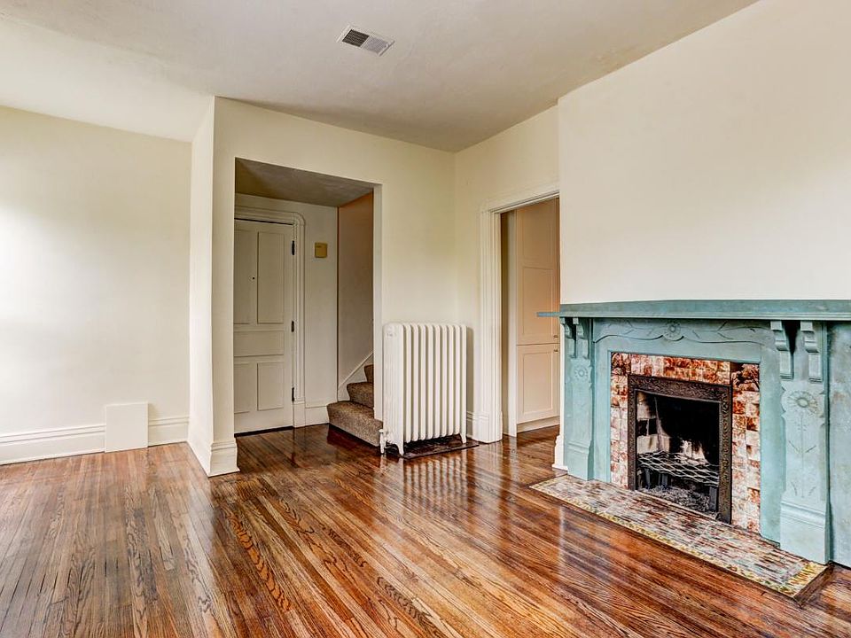 Main level living room