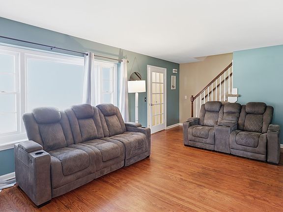 3rd image of 137 Newfield Dr