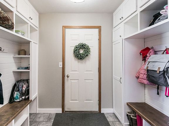 5th image of 6884 Claret Cir