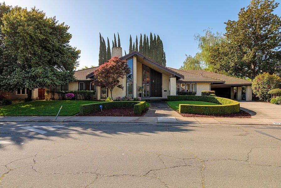 1st image of 107 Breckenwood Way