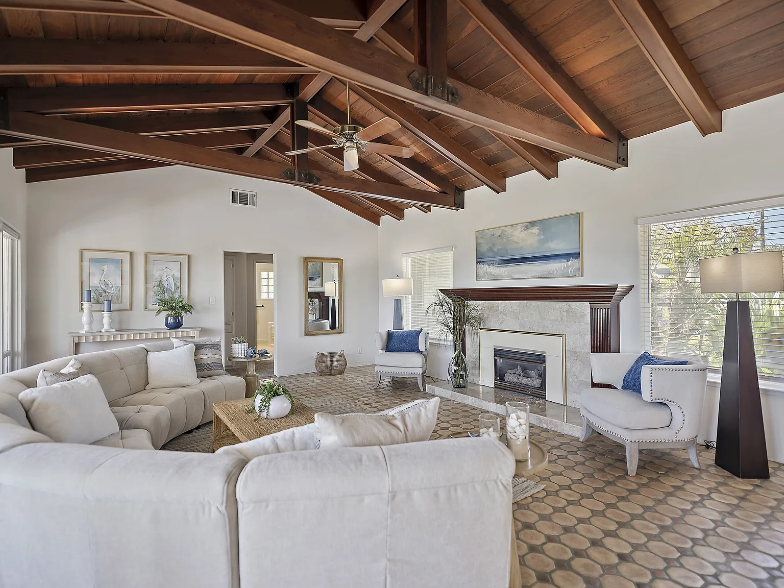 3 bed, 2.5 bath, 2325 sqft, $10,000 — Photo 2