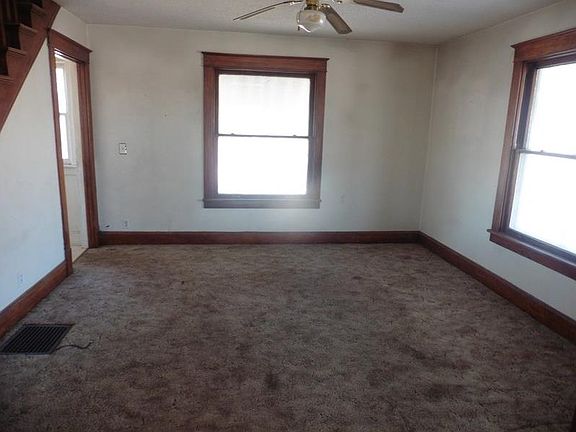 3rd image of 360 Geneva Dr