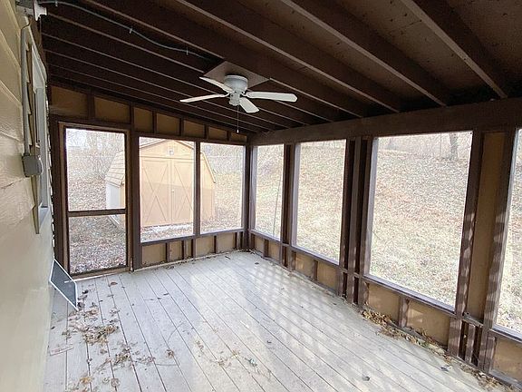 4th image of 10010 Valley Dr