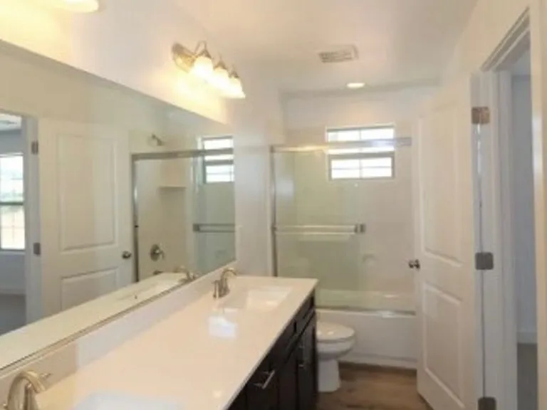 Master bathroom with tun & shower
