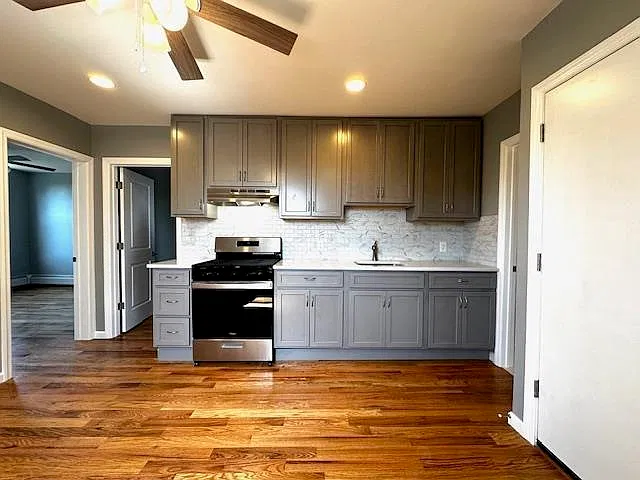 2 bed, 1.0 bath, $2,000 — Photo 3
