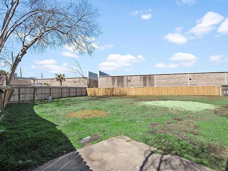 3706 Westmeadow Dr — Photo 18