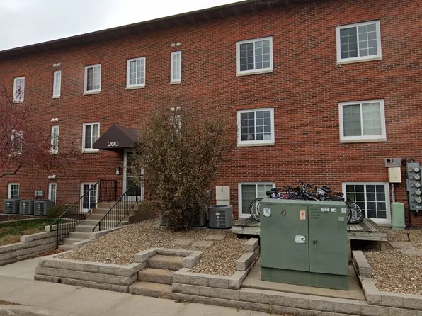 200 Grandview Ct, Iowa City, IA