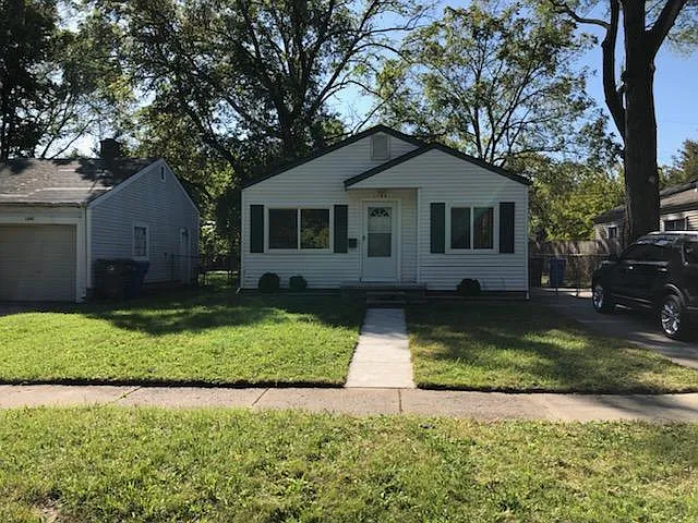 3 bed, 993 sqft, $1,200 — Photo 1