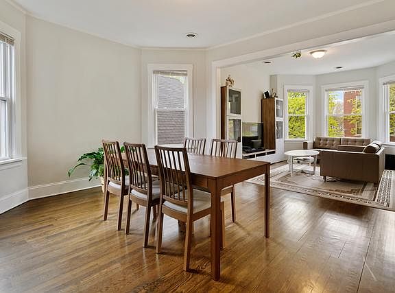 3rd image of 2214 W Ainslie St #3