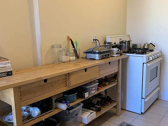 5th image of 3015 33rd St APT 3C
