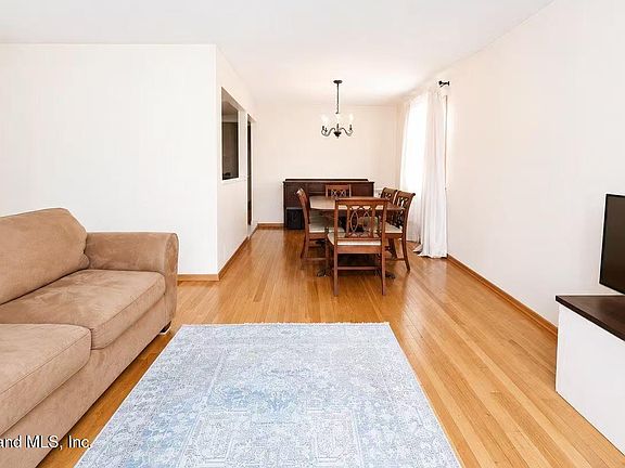 5th image of 90 Buffington Ave