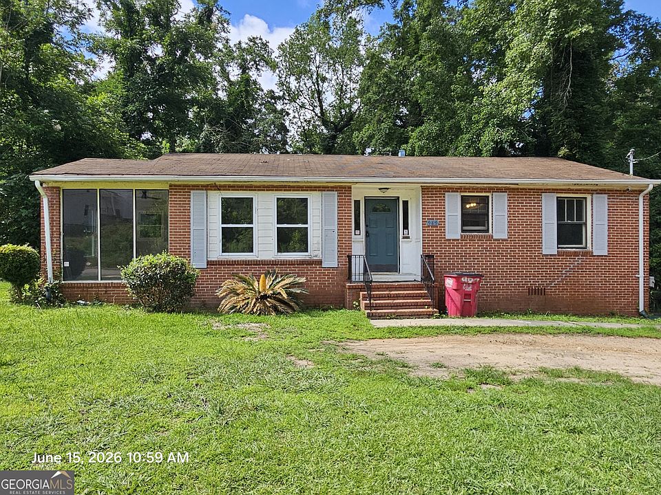 1st image of 989 Curry Pl