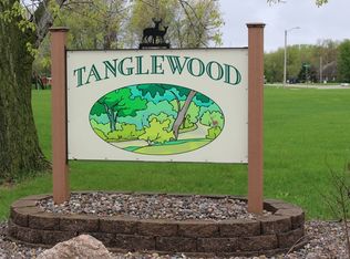 917 N 7th St, Manchester, IA 52057