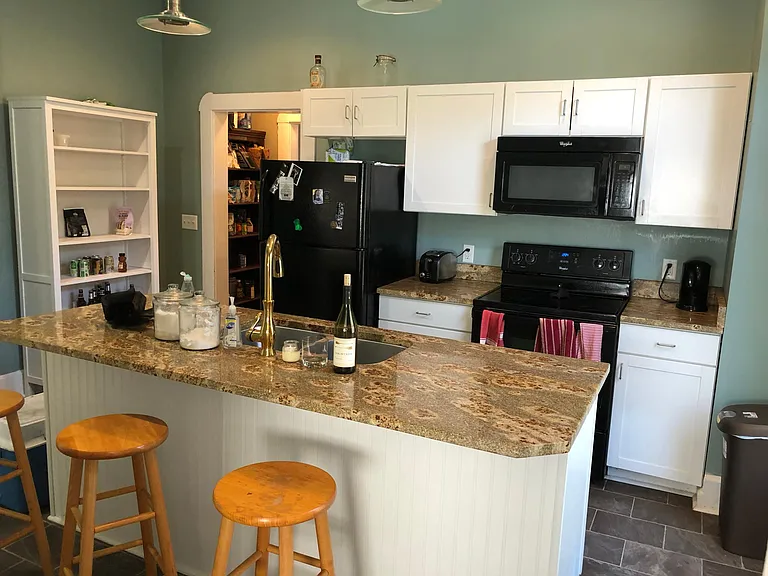 1145 Lexington Ave — Photo 5