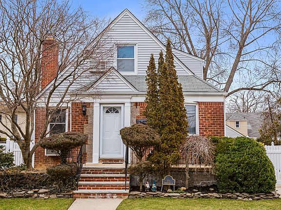 2nd image of 16 Crimson Ave S