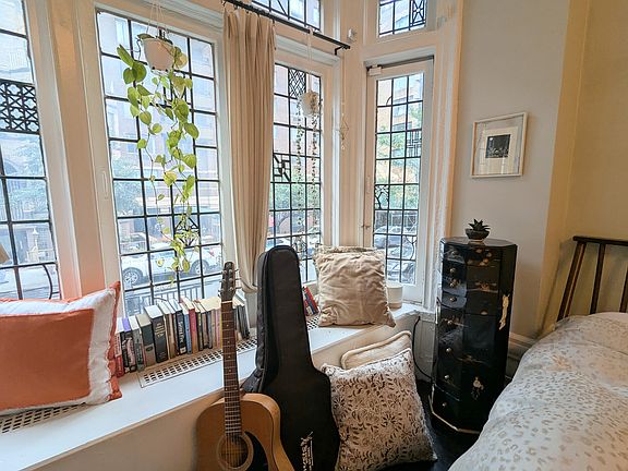 4th image of 212 W 71st St APT 2A