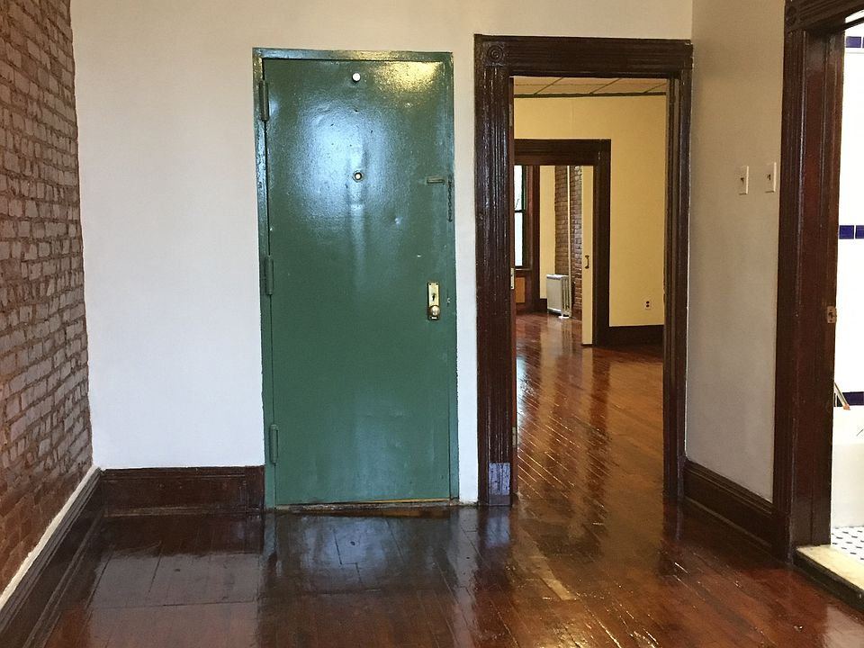 1st image of 524 4th Ave #33