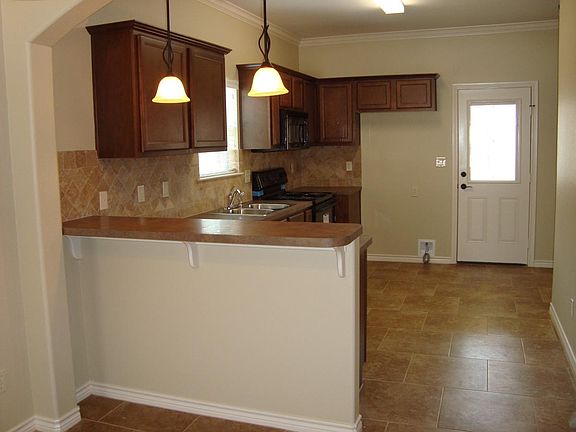 3rd image of 1607 Stanley Dr #101