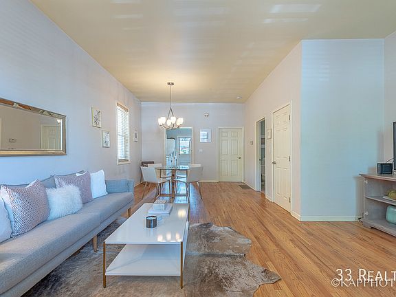 4th image of 1953 W Melrose St #1