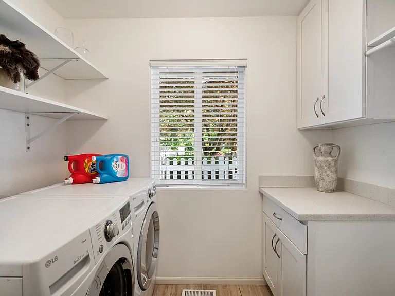 3089 W Lake Sammamish Pkwy NE — Photo 14
