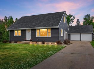 427 18th St NW, Cedar Rapids, IA 52405